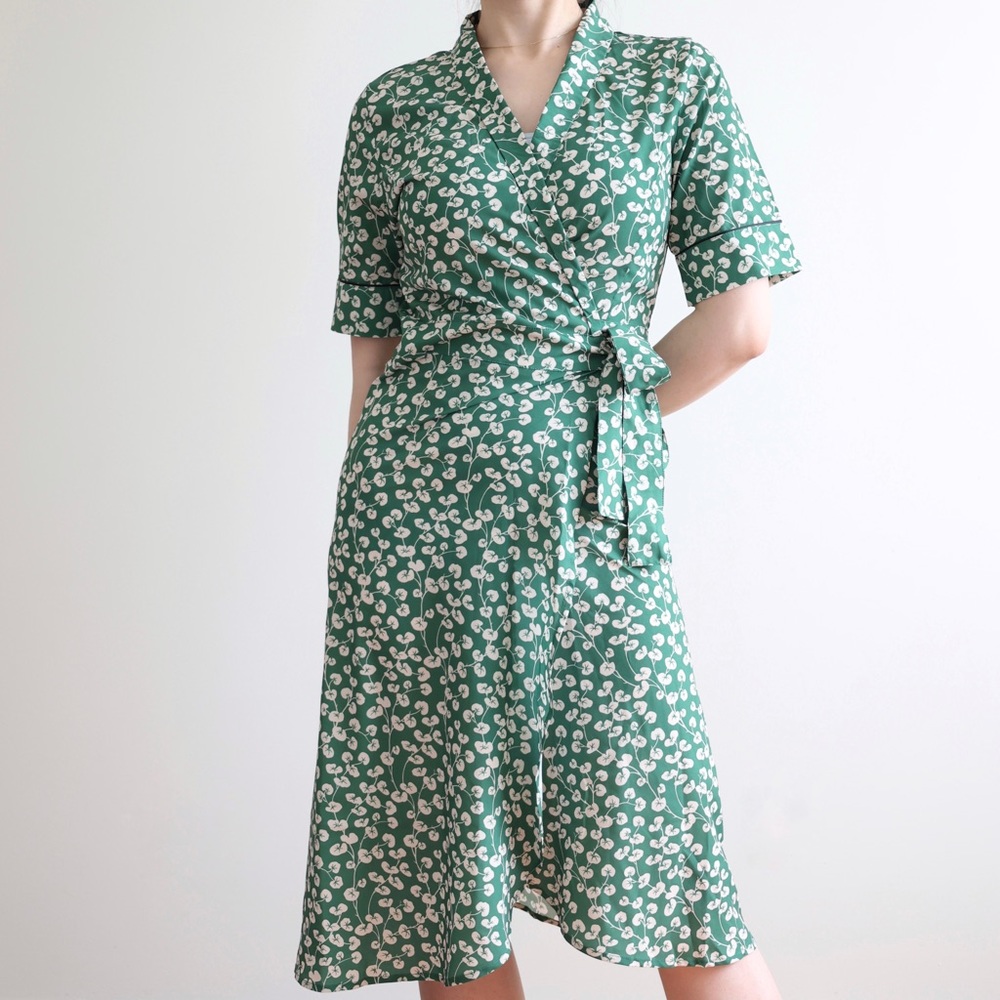 NWOT GREEN FLORAL WRAP DRESS